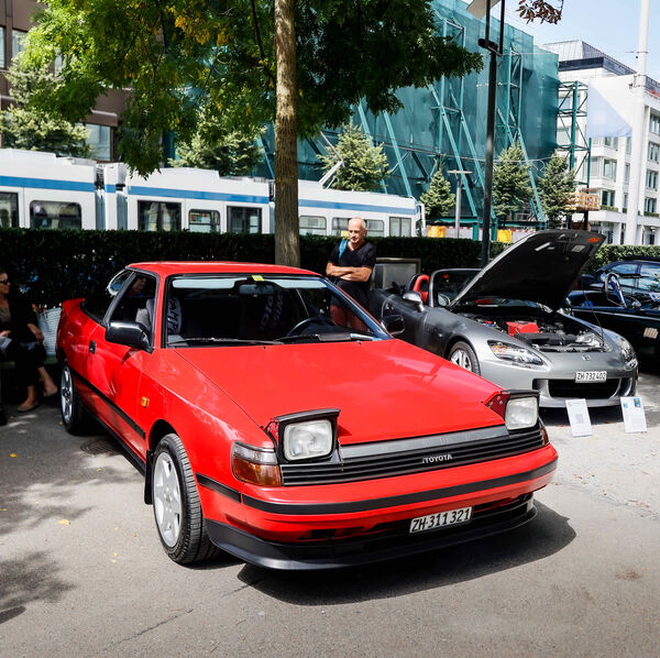 Le premier propriétaire d'une Toyota gagne un prix spécial